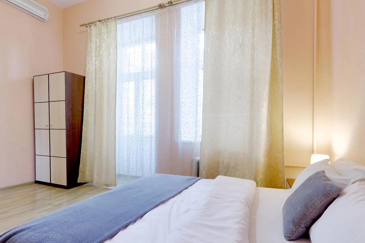 Apartments Basseyna Street The Center Of City -Three Separate Bedroom Kiev