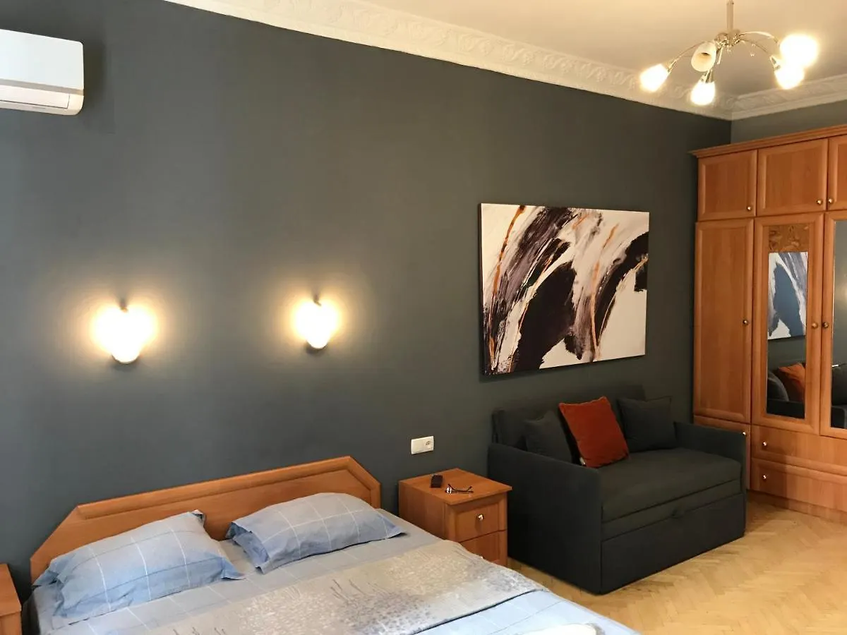 Apartments Basseyna Street The Center Of City -Three Separate Bedroom Kiev